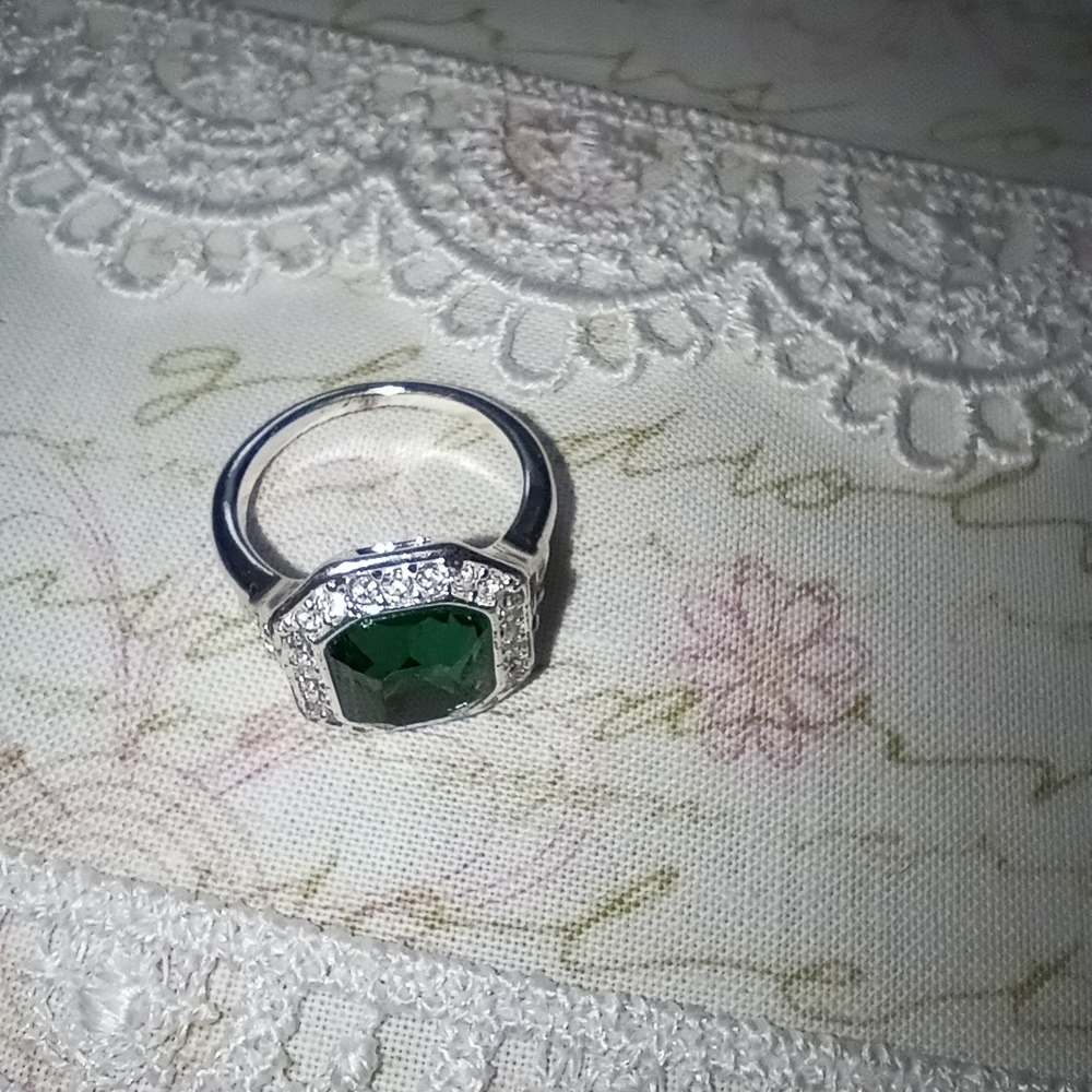 Green Gemstone Ring - image 4